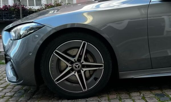 Mercedes-Benz C-Class 2023 - Image 3