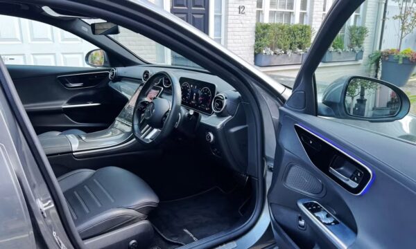 Mercedes-Benz C-Class 2023 - Image 2